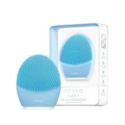 a Foreo Luna 3 next to its packaging