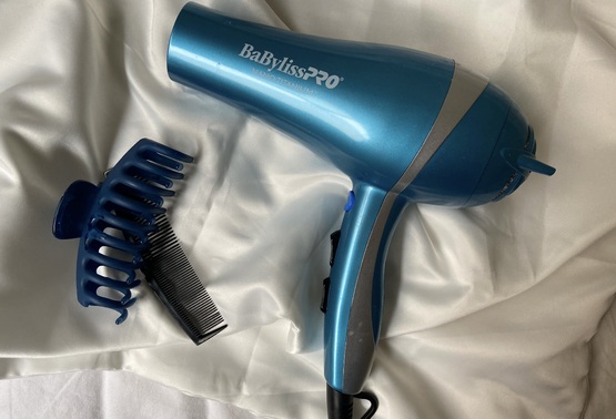 babyliss pro blow dryer with claw clip and comb