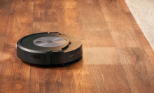 Roomba Combo j7+ cleaning hardwood floor