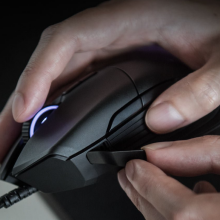 hand holding razer gaming mouse