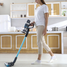 woman vacuuming kitchen with jashen cordless vacuum